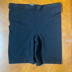 Avenuebody thigh and tummy slimming shorts black 22/24